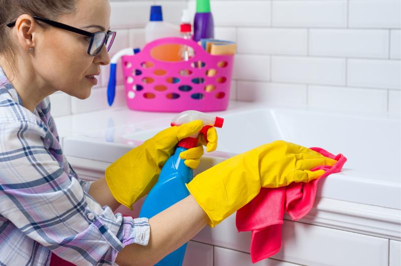 Kdy jste naposledy vyčistili mikrovlnku, odpadkový koš, či troubu? Víte, jak často byste měli uklízet jednotlivá místa v domácnosti?