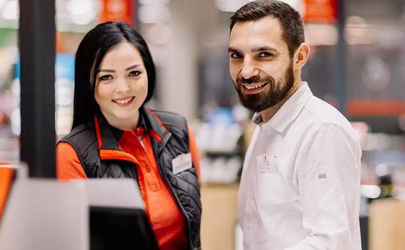 Kaufland a Lidl opět zvyšují svým zaměstnancům mzdy a nabízejí nové benefity