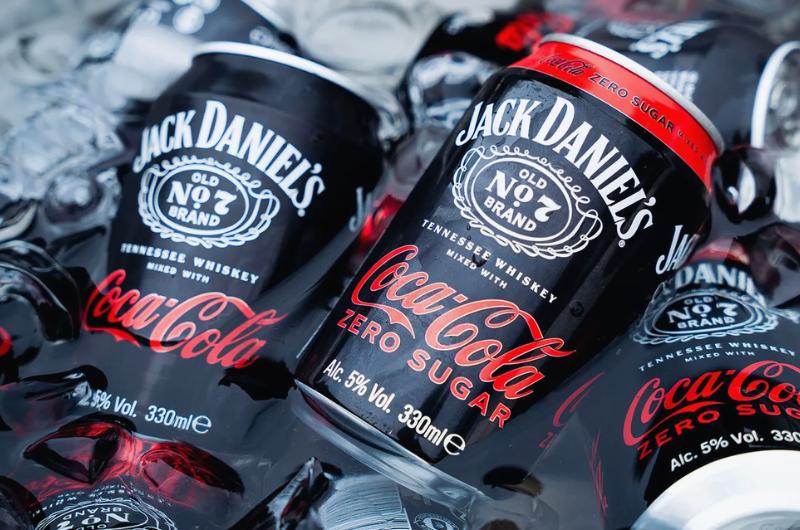 Coca‑Cola uvádí na český trh Jack & Coke: První Ready-to-Drink koktejl