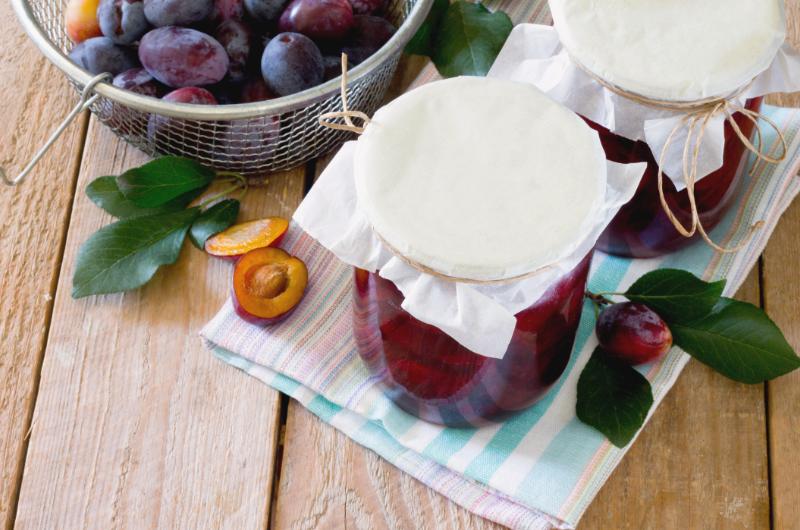 Jak zavařit švestky: Recept na sladkou pochoutku do zásoby
