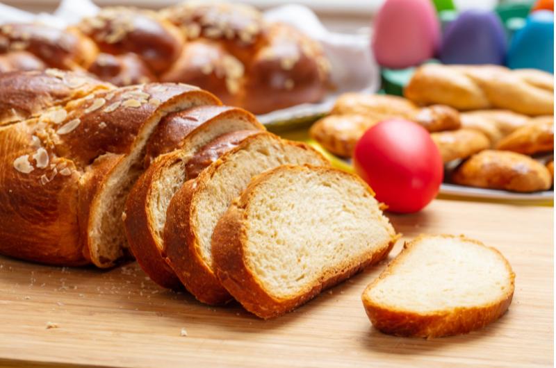 Hrníčkový velikonoční mazanec bez vážení: Rychlý recept, který se vždy povede