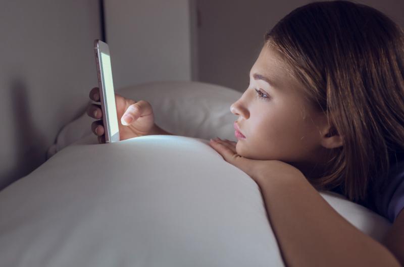 Chodíte spát pozdě? Deprese a pozdní usínání spolu souvisejí