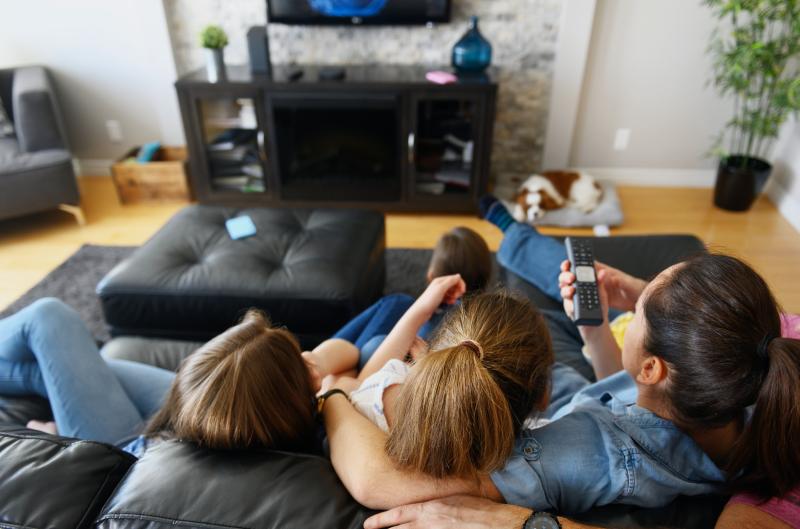 TV poplatky 2025: Kdo musí platit, co se mění a kdy vám hrozí pokuta