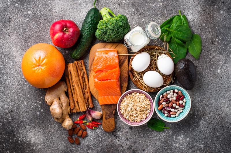Zhubněte přirozeně: 7 potravin, které podpoří spalování tuků bez dietních extrémů