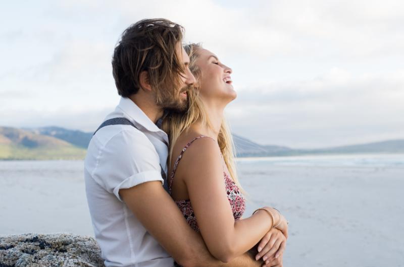 Poznáte ho podle těchto signálů: 7 znaků muže, který vás bude milovat navždy