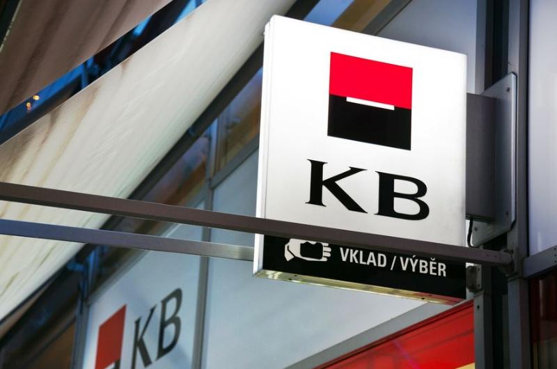 Bez přechodu na KB+ ztrácíte účet. Banka přitvrzuje, zákazníci jsou v šoku