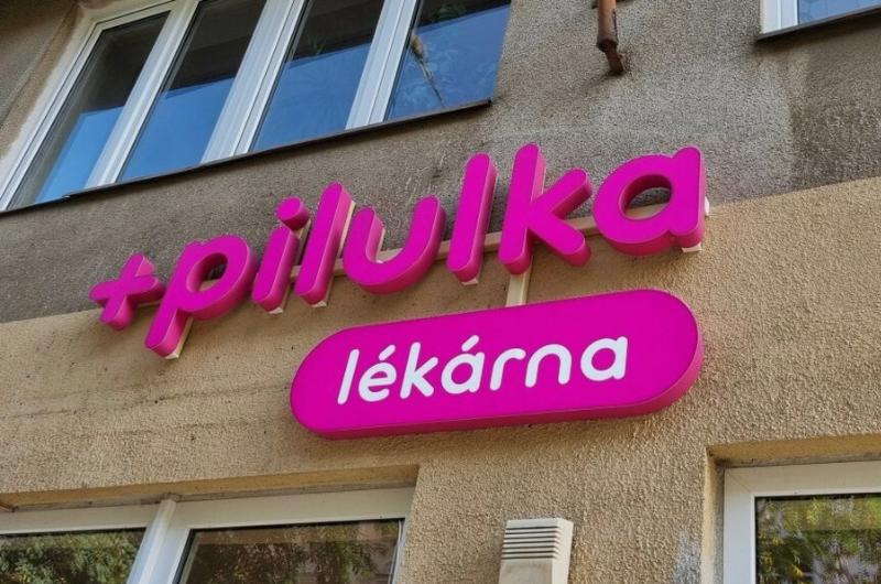 Pilulka prodává většinu lékáren, kupuje je česká jednička Dr. Max ze skupiny Penta