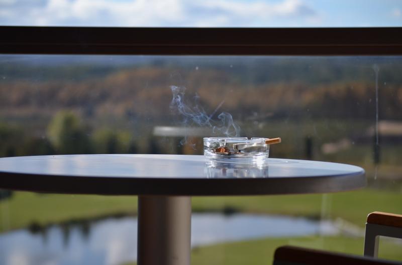 „Otevřu okno a mám hospodu v obýváku,“ popisuje Petra boj s kouřem od sousedů