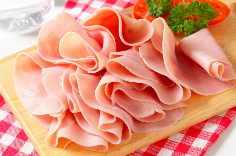 Stáhněte ji z lednice! Oblíbená šunka obsahuje bakterie ohrožující zdraví