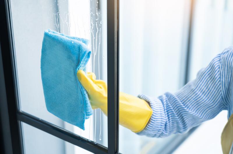 Okna jako ze skla výlohy: Tohle levné řešení funguje lépe než cokoliv jiného