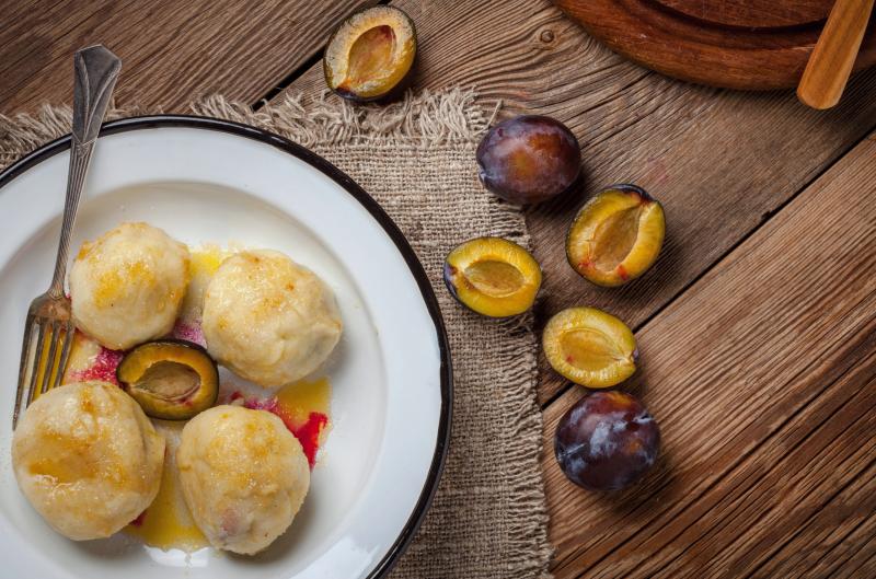 Švestkové knedlíky: tradiční český recept, který nikdy nezklame