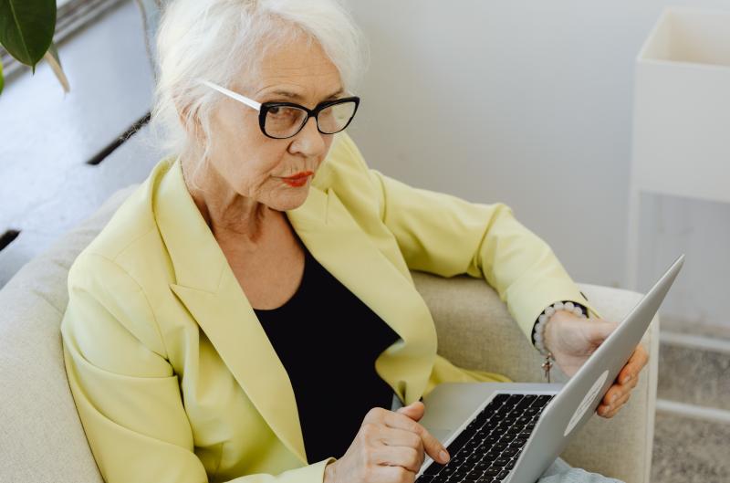 Doporučené vitamíny pro únavu způsobenou roztroušenou sklerózou: Co skutečně pomáhá?