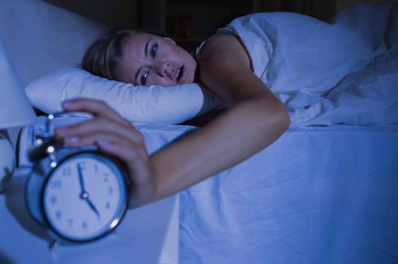 Kolikrát za noc je normální se probudit? Odborníci mají jasné číslo a varují, kdy už zbystřit