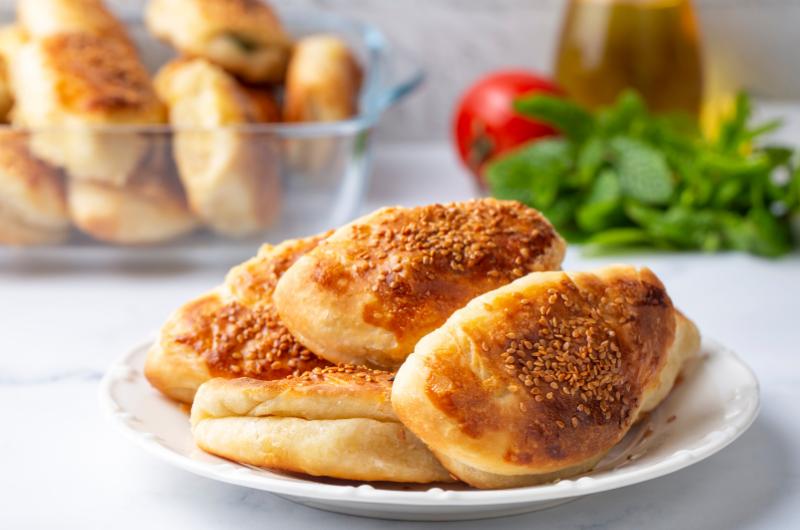 Turecké bochánky se sýrem: Nadýchané pečivo, které zmizí během chvíle