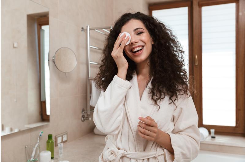 Vitamín B5 (Panthenol): První pomoc pro podrážděnou pleť a poškozenou kožní bariéru