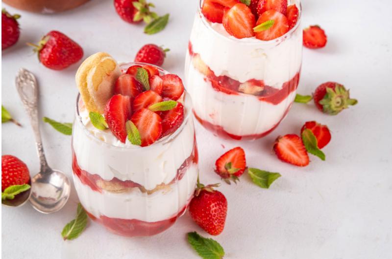 Jahodové tiramisu s mascarpone do skleničky: Dezert hotový za 15 minut