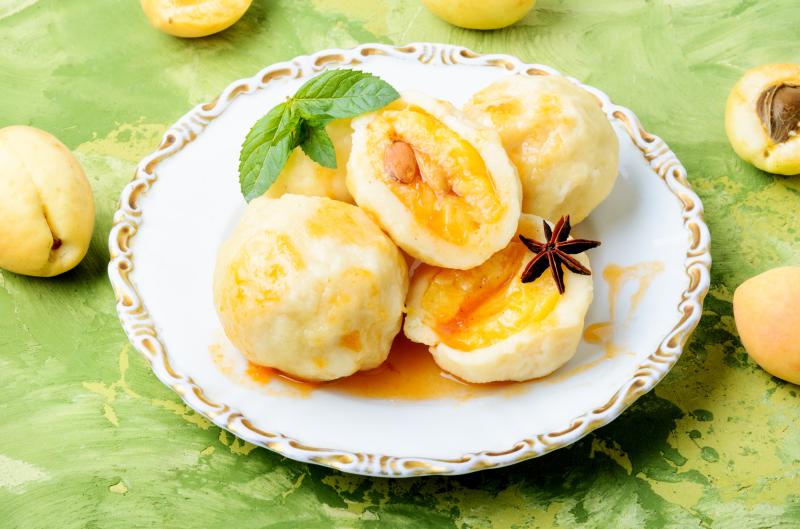 Recept meruňkové knedlíky z tvarohového těsta: Díky těmto detailům budou jemné, vláčné a nerozpadnou se ani po uvaření