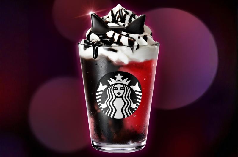 Starbucks chystá černé Frappuccino na Halloween. Má chutnat jako čokoládový dort
