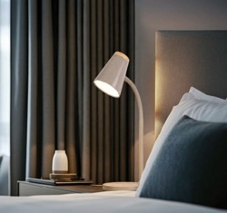 LED lampa na psací stůl
