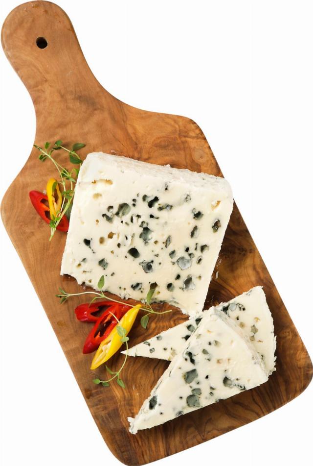 Roquefort Ovčí sýr s modrou plísní uvnitř hmoty