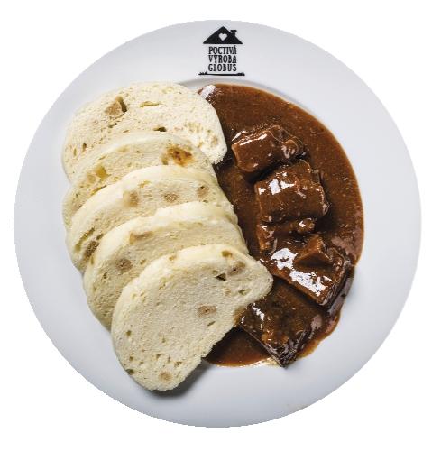 Jelení guláš s houskovými knedlíky