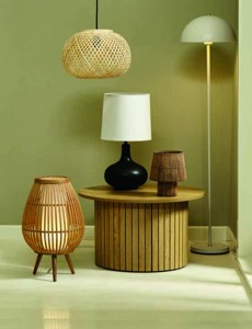 1) Stojací lampa DANI