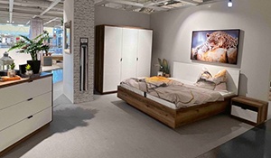 Ložnice: skříň s posuvnými dveřmi