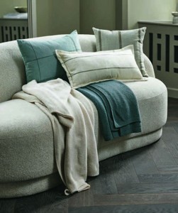 2) Dekorační polštář HALLON